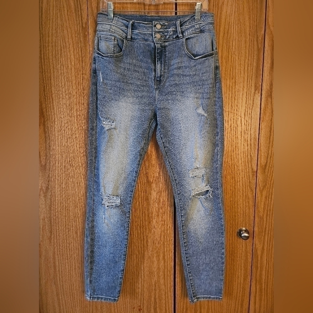 Kancan Light denim jeans with rips ,detailing, 2 buttons - Picture 1 of 6